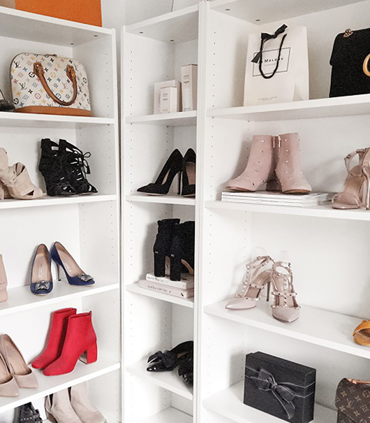 How I Categorise and Organise My Closet