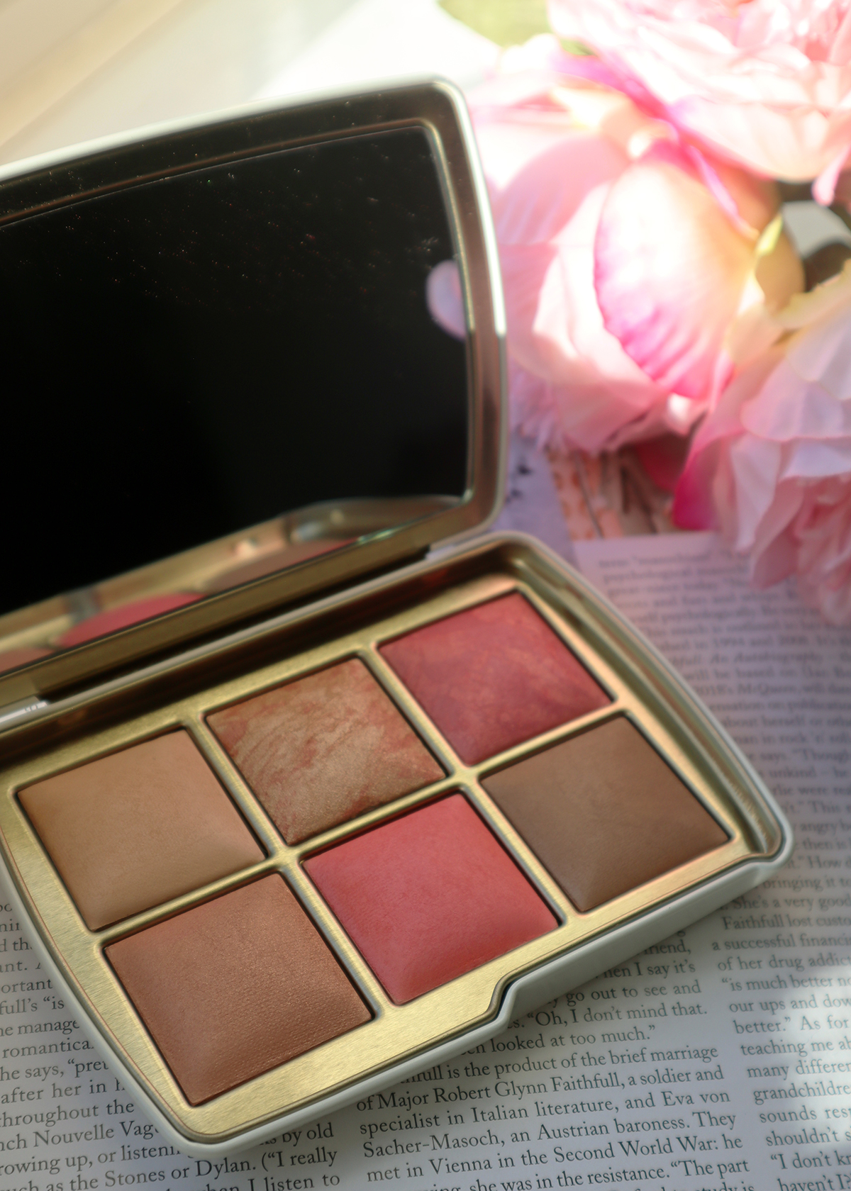 Hourglass Ambient Lighting Palette Review